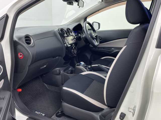 日産 ノート 鹿児島県 2018(平30)年 5.9万km パール フルエアロ　/純正SDナビ　/（フルセグ/Bluetooth/CD/DVD）/バックカメラ　/ドライブレコーダー　/エマージェンシーブレーキ　/レーンディパーチャーアラート　/コーナーセンサー　/ステアリングリモコン　/ＥＴＣ　/衝突軽減ブレーキ　/プッシュスタートボタン/スマートキー/取扱説明書