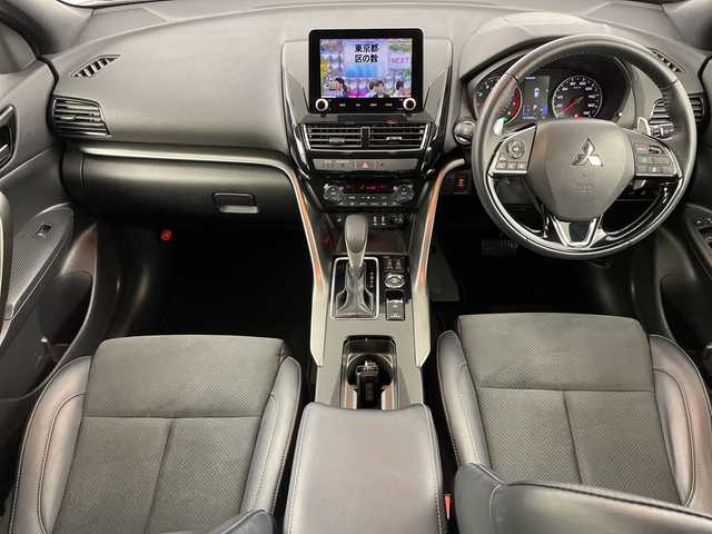 三菱 エクリプス クロス ブラックエディション 道央・札幌 2024(令6)年 1.8万km ホワイトダイヤモンド ・4WD  /e-アシスト/マイパイロット/・電動サンルーフ/ルーフレール/・純正ディスプレイ　/・ナビ　フルセグ/BT/AM/FM/USB/・全方位カメラ/・ハーフレザーシート/・シートヒーター/ハンドルヒーター/・ブラインドスポットモニター/・HUD/・コーナーセンサー/・パワーシート/・オートブレーキホールド/・アイドリングストップ/・社外フロアマット/・横滑り防止装置/・レーンキープアシスト/・スマートキー×2