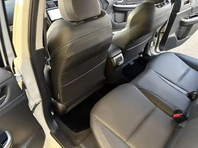 スバル レヴォーグ 1．6GT－S アイサイト 東京都 2018(平30)年 5.2万km パール メーカーオプション８インチナビ/・Bluetooth接続/・フルセグTV/アイサイト/・全車速追従機能付クルーズコントロール/・ツーリングアシスト（高速道路支援）/・プリクラッシュブレーキ（衝突被害軽減）/・アクティブレーンキープ/バックカメラ/ブラインドスポットモニター/電子パーキング/オートビークルホールド/後退時ブレーキアシスト/アイドリングストップ/純正フロアマット/純正１８インチアルミホイール/パワーシート/シートヒーター/シートメモリー機能