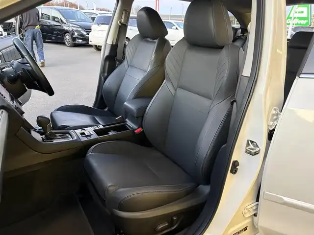 スバル レヴォーグ 1．6GT－S アイサイト 東京都 2018(平30)年 5.2万km パール メーカーオプション８インチナビ/・Bluetooth接続/・フルセグTV/アイサイト/・全車速追従機能付クルーズコントロール/・ツーリングアシスト（高速道路支援）/・プリクラッシュブレーキ（衝突被害軽減）/・アクティブレーンキープ/バックカメラ/ブラインドスポットモニター/電子パーキング/オートビークルホールド/後退時ブレーキアシスト/アイドリングストップ/純正フロアマット/純正１８インチアルミホイール/パワーシート/シートヒーター/シートメモリー機能