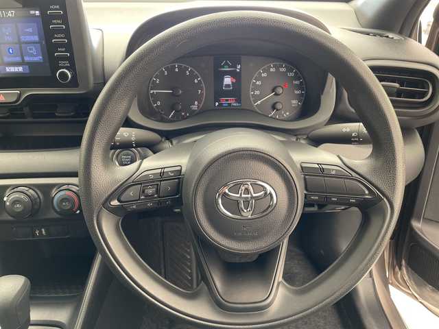 トヨタ ヤリス X 愛知県 2020(令2)年 0.8万km アバンギャルドブロンズメタリック 純正ナビ/バックカメラ/コーナーセンサー/HIDヘッドライト/オートライト/衝突軽減システム/Bluetooth/ステアリングスイッチ/スマートキー/プッシュスタート