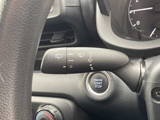 トヨタ ヤリス X 愛知県 2020(令2)年 0.8万km アバンギャルドブロンズメタリック 純正ナビ/バックカメラ/コーナーセンサー/HIDヘッドライト/オートライト/衝突軽減システム/Bluetooth/ステアリングスイッチ/スマートキー/プッシュスタート