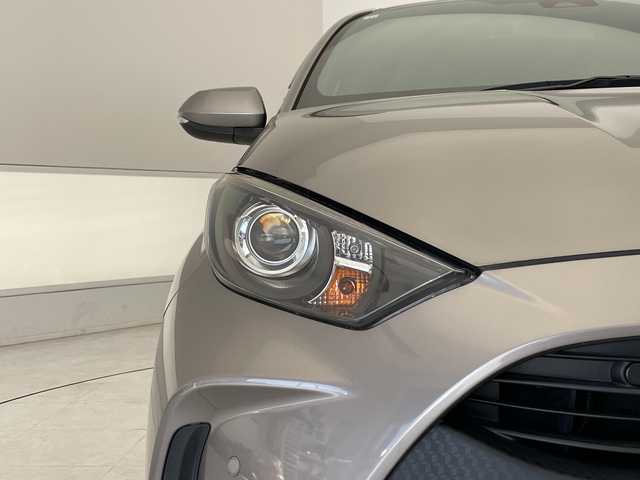 トヨタ ヤリス X 愛知県 2020(令2)年 0.8万km アバンギャルドブロンズメタリック 純正ナビ/バックカメラ/コーナーセンサー/HIDヘッドライト/オートライト/衝突軽減システム/Bluetooth/ステアリングスイッチ/スマートキー/プッシュスタート