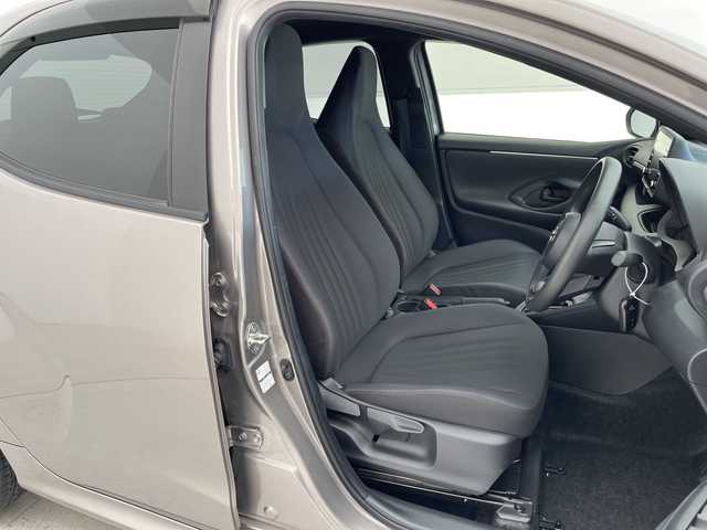 トヨタ ヤリス X 愛知県 2020(令2)年 0.8万km アバンギャルドブロンズメタリック 純正ナビ/バックカメラ/コーナーセンサー/HIDヘッドライト/オートライト/衝突軽減システム/Bluetooth/ステアリングスイッチ/スマートキー/プッシュスタート