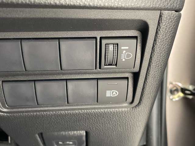 トヨタ ヤリス X 愛知県 2020(令2)年 0.8万km アバンギャルドブロンズメタリック 純正ナビ/バックカメラ/コーナーセンサー/HIDヘッドライト/オートライト/衝突軽減システム/Bluetooth/ステアリングスイッチ/スマートキー/プッシュスタート