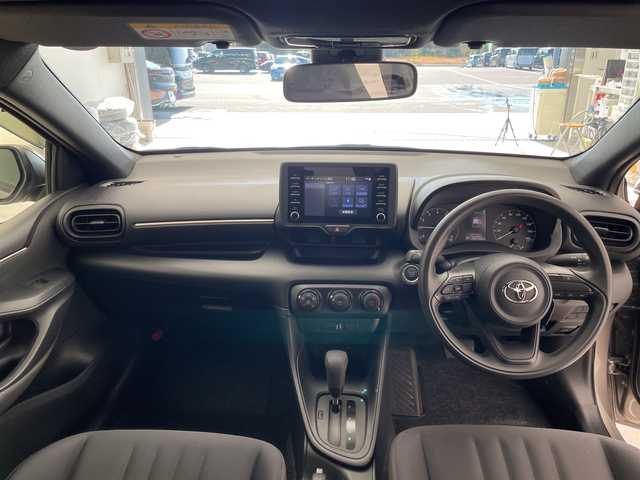 トヨタ ヤリス X 愛知県 2020(令2)年 0.8万km アバンギャルドブロンズメタリック 純正ナビ/バックカメラ/コーナーセンサー/HIDヘッドライト/オートライト/衝突軽減システム/Bluetooth/ステアリングスイッチ/スマートキー/プッシュスタート