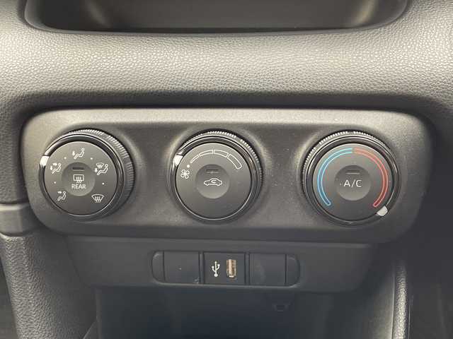 トヨタ ヤリス X 愛知県 2020(令2)年 0.8万km アバンギャルドブロンズメタリック 純正ナビ/バックカメラ/コーナーセンサー/HIDヘッドライト/オートライト/衝突軽減システム/Bluetooth/ステアリングスイッチ/スマートキー/プッシュスタート