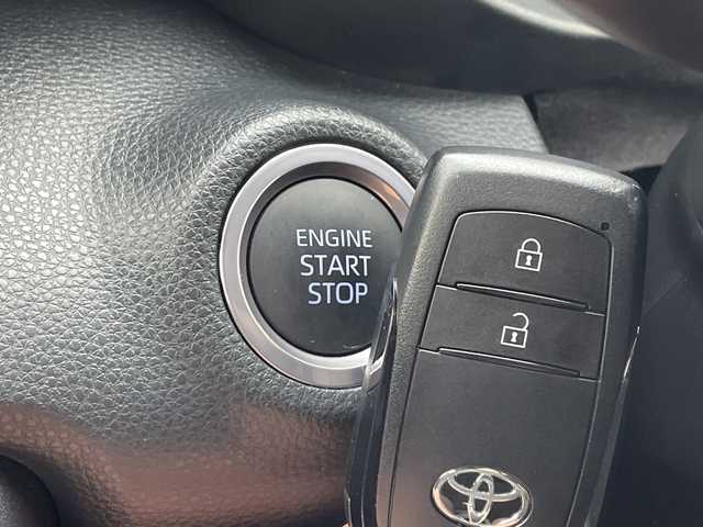 トヨタ ヤリス X 愛知県 2020(令2)年 0.8万km アバンギャルドブロンズメタリック 純正ナビ/バックカメラ/コーナーセンサー/HIDヘッドライト/オートライト/衝突軽減システム/Bluetooth/ステアリングスイッチ/スマートキー/プッシュスタート