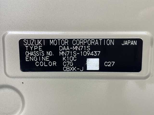 スズキ クロスビー HYBRID MX 三重県 2018(平30)年 3.3万km キャラバンアイボリーパールメタリック/ホワイト 2トーンルーフ 禁煙車/衝突軽減/車線逸脱警報/社外ナビ（CN-E200D）/・ワンセグ/・CD/・AM/FM/パドルシフト/横滑り防止/シートヒーター/電動格納ミラー/アイドリングストップ/スマートキー/プッシュスタート/オートエアコン/ETC/社外アルミホイール付きスタッドレスタイヤ積載（４本）