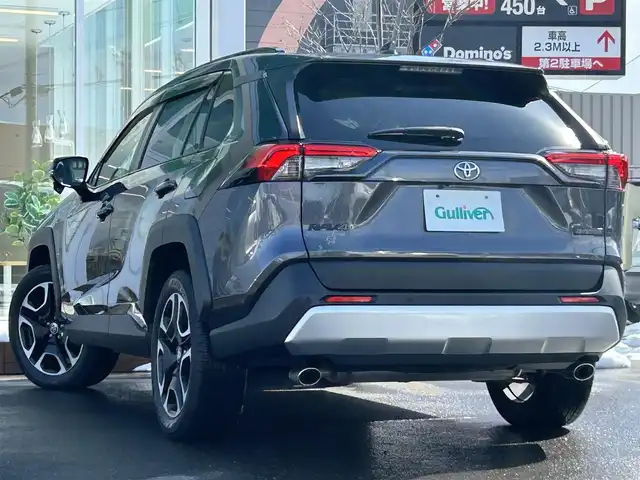 トヨタ ＲＡＶ４ アドベンチャー 道央・札幌 2019(令1)年 2万km グレーメタリック ・４WD/・衝突軽減ブレーキ/・純正ナビ/　CD＆DVD＆BT＆TV/・バックカメラ/・D席パワーシート/・デジタルインナーミラー/・ブラインドスポットモニター/・パワーバックドア/・オートライト/・オートエアコン/・オートリトラミラー/・ステアリングヒーター/・ビルトインETC/・置くだけ充電/・シートヒーター/・MT付きAT/・ダウンヒルアシスト/・純正フロアマット/・ドアバイザー/・ウィンカーミラー/・フォグライト/・純正19インチAW/・スペアキー×１