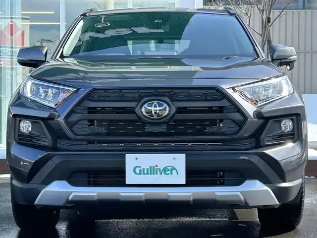 トヨタ ＲＡＶ４ アドベンチャー 道央・札幌 2019(令1)年 2万km グレーメタリック ・４WD/・衝突軽減ブレーキ/・純正ナビ/　CD＆DVD＆BT＆TV/・バックカメラ/・D席パワーシート/・デジタルインナーミラー/・ブラインドスポットモニター/・パワーバックドア/・オートライト/・オートエアコン/・オートリトラミラー/・ステアリングヒーター/・ビルトインETC/・置くだけ充電/・シートヒーター/・MT付きAT/・ダウンヒルアシスト/・純正フロアマット/・ドアバイザー/・ウィンカーミラー/・フォグライト/・純正19インチAW/・スペアキー×１