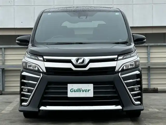 トヨタ ヴォクシー ZS 静岡県 2017(平29)年 3.8万km ブラック 純正10型ナビ/純正後席モニター/フルセグTV/ETC2.0/両側パワースライドドア/クルーズコントロール/LEDライト/フォグライト/車高調（純正サス車載）/バックカメラ