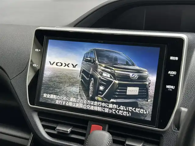 トヨタ ヴォクシー ZS 静岡県 2017(平29)年 3.8万km ブラック 純正10型ナビ/純正後席モニター/フルセグTV/ETC2.0/両側パワースライドドア/クルーズコントロール/LEDライト/フォグライト/車高調（純正サス車載）/バックカメラ