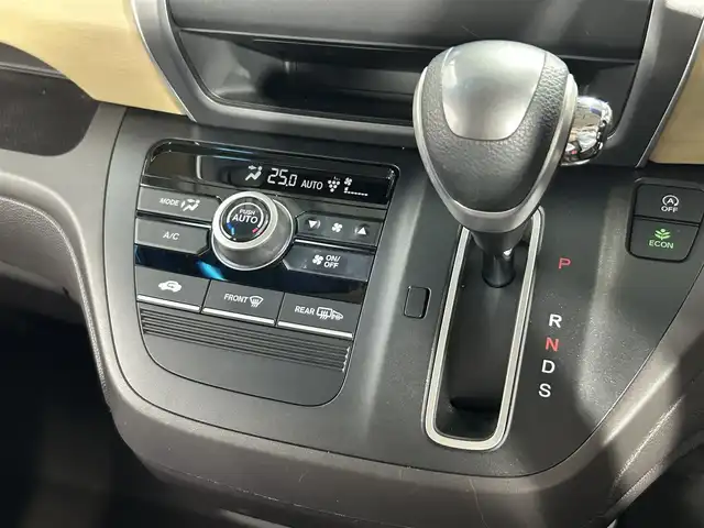 ホンダ フリード G ホンダセンシング 大阪府 2017(平29)年 2.5万km ホワイトオーキッドパール 純正ナビ(フルセグ/DVD再生/Bluetooth) バックカメラ ETC 両側パワースライドドア 衝突軽減 レーダークルコン レーンアシスト オートライト スマートキー Pスタート ドラレコ