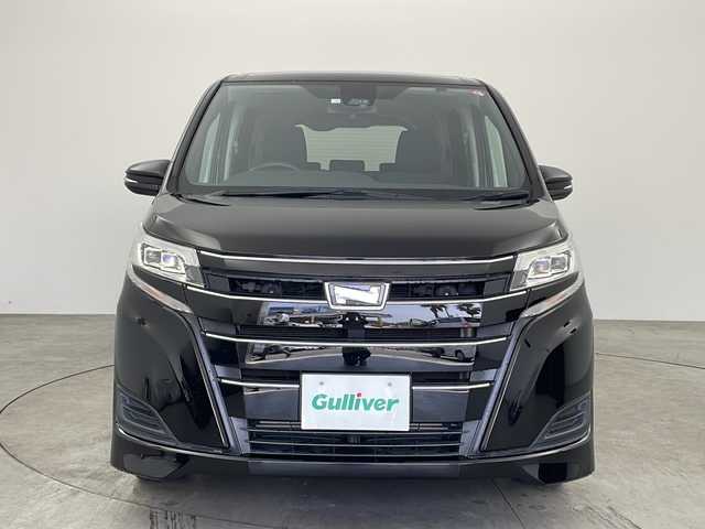 トヨタ ノア X 兵庫県 2020(令2)年 6.6万km ブラック ・純正7インチナビ＆BT＆CD＆DVD＆TV/・片側パワースライドドア/・トヨタセーフティセンス/・プリクラッシュセーフティ/・レーンディパーチャーアラート/・オートマチックハイビーム/・クルーズコントロール/・LEDヘッドライト/・オートライト/・純正フロアマット
