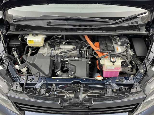 トヨタ ヴォクシー ハイブリッド V 三重県 2017(平29)年 3.2万km ブラッキッシュアゲハガラスフレーク 純正9型ナビ/【CD/DVD/SD/Bluetooth】/地デジ対応TV/バックカメラ/純正後席モニター/トヨタセーフティセンス/PCS/LKA/片側パワースライドドア/LEDヘッドライト/オートライト機能/ビルトインETC/革巻きステア/リモコン/クルーズコントロール/前席シートヒーター/ワンオーナー