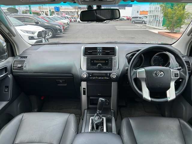 トヨタ ランドクルーザー プラド TX Lパッケージ 茨城県 2013(平25)年 6.9万km ブラック ４WD/センターデフロック/クルーズコントロール/純正17インチAW/革シート/D/N席パワーシート/D/N席シートヒーター/HIDオートヘッドライト/レベライザー/フォグライト/スマートキー/プッシュスタート/ETC/取扱説明書