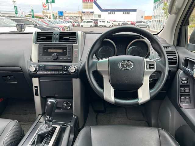 トヨタ ランドクルーザー プラド TX Lパッケージ 茨城県 2013(平25)年 6.9万km ブラック ４WD/センターデフロック/クルーズコントロール/純正17インチAW/革シート/D/N席パワーシート/D/N席シートヒーター/HIDオートヘッドライト/レベライザー/フォグライト/スマートキー/プッシュスタート/ETC/取扱説明書