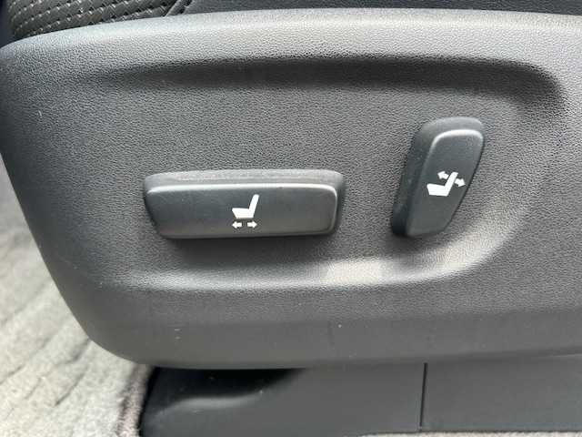 トヨタ ランドクルーザー プラド TX Lパッケージ 茨城県 2013(平25)年 6.9万km ブラック ４WD/センターデフロック/クルーズコントロール/純正17インチAW/革シート/D/N席パワーシート/D/N席シートヒーター/HIDオートヘッドライト/レベライザー/フォグライト/スマートキー/プッシュスタート/ETC/取扱説明書