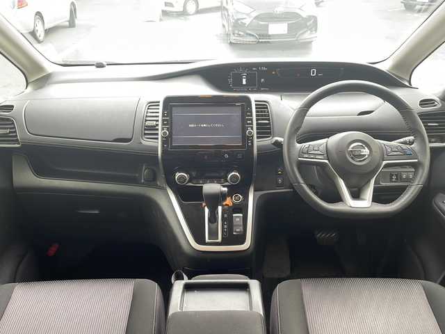 日産 セレナ ハイウェイスター Vセレクション 京都府 2018(平30)年 5.5万km ブリリアントホワイトパール 純正９インチナビ　フルセグ　Ｂｌｕｅｔｏｏｔｈオーディオ　ＤＶＤ再生　アラウンドビューモニター　後席フリップダウンモニター　インテリジェンスルームミラー　両側パワースライドドア　ＬＥＤライト