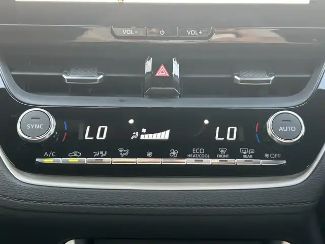トヨタ カローラ クロス Z 静岡県 2024(令6)年 0.2万km アティチュードブラックマイカ 純正ディスプレイオーディオ/　（ナビ、フルセグTV、Apple Car Play、Bluetooth、AUX）/衝突被害軽減システム/MTモード付きAT/ガラスルーフ/電動リアゲート/ブラインドスポットモニター/オートブレーキホールド/電動パーキングブレーキ/レーダークルーズコントロール/ハーフレザー/前席シートヒーター/運転席パワーシート/全方位カメラ/オートマチックハイビーム/横滑り防止装置/レーンキープアシスト/前後コーナーセンサー/プッシュスタート/前方ドライブレコーダー/ETC2.0/盗難防止装置/純正フロアマット/純正18インチアルミホイール/取扱説明書