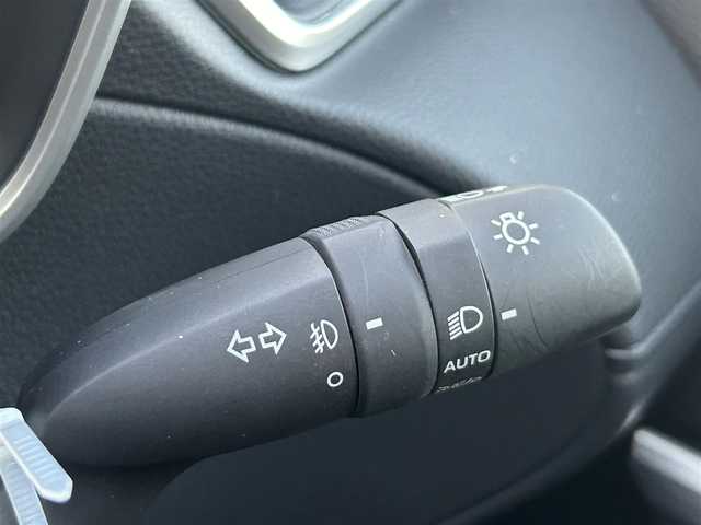 トヨタ カローラ クロス Z 静岡県 2024(令6)年 0.2万km アティチュードブラックマイカ 純正ディスプレイオーディオ/　（ナビ、フルセグTV、Apple Car Play、Bluetooth、AUX）/衝突被害軽減システム/MTモード付きAT/ガラスルーフ/電動リアゲート/ブラインドスポットモニター/オートブレーキホールド/電動パーキングブレーキ/レーダークルーズコントロール/ハーフレザー/前席シートヒーター/運転席パワーシート/全方位カメラ/オートマチックハイビーム/横滑り防止装置/レーンキープアシスト/前後コーナーセンサー/プッシュスタート/前方ドライブレコーダー/ETC2.0/盗難防止装置/純正フロアマット/純正18インチアルミホイール/取扱説明書