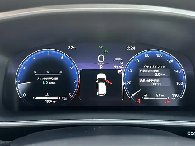 トヨタ カローラ クロス Z 静岡県 2024(令6)年 0.2万km アティチュードブラックマイカ 純正ディスプレイオーディオ/　（ナビ、フルセグTV、Apple Car Play、Bluetooth、AUX）/衝突被害軽減システム/MTモード付きAT/ガラスルーフ/電動リアゲート/ブラインドスポットモニター/オートブレーキホールド/電動パーキングブレーキ/レーダークルーズコントロール/ハーフレザー/前席シートヒーター/運転席パワーシート/全方位カメラ/オートマチックハイビーム/横滑り防止装置/レーンキープアシスト/前後コーナーセンサー/プッシュスタート/前方ドライブレコーダー/ETC2.0/盗難防止装置/純正フロアマット/純正18インチアルミホイール/取扱説明書