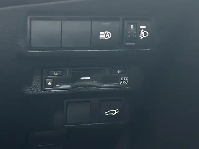 トヨタ カローラ クロス Z 静岡県 2024(令6)年 0.2万km アティチュードブラックマイカ 純正ディスプレイオーディオ/　（ナビ、フルセグTV、Apple Car Play、Bluetooth、AUX）/衝突被害軽減システム/MTモード付きAT/ガラスルーフ/電動リアゲート/ブラインドスポットモニター/オートブレーキホールド/電動パーキングブレーキ/レーダークルーズコントロール/ハーフレザー/前席シートヒーター/運転席パワーシート/全方位カメラ/オートマチックハイビーム/横滑り防止装置/レーンキープアシスト/前後コーナーセンサー/プッシュスタート/前方ドライブレコーダー/ETC2.0/盗難防止装置/純正フロアマット/純正18インチアルミホイール/取扱説明書