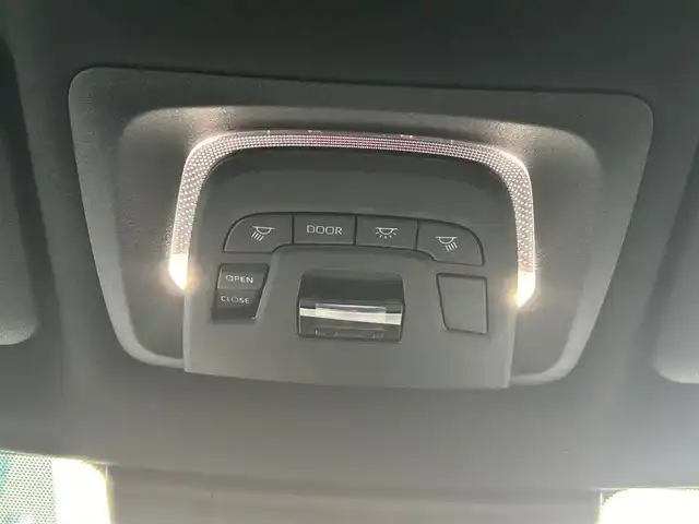トヨタ カローラ クロス Z 静岡県 2024(令6)年 0.2万km アティチュードブラックマイカ 純正ディスプレイオーディオ/　（ナビ、フルセグTV、Apple Car Play、Bluetooth、AUX）/衝突被害軽減システム/MTモード付きAT/ガラスルーフ/電動リアゲート/ブラインドスポットモニター/オートブレーキホールド/電動パーキングブレーキ/レーダークルーズコントロール/ハーフレザー/前席シートヒーター/運転席パワーシート/全方位カメラ/オートマチックハイビーム/横滑り防止装置/レーンキープアシスト/前後コーナーセンサー/プッシュスタート/前方ドライブレコーダー/ETC2.0/盗難防止装置/純正フロアマット/純正18インチアルミホイール/取扱説明書