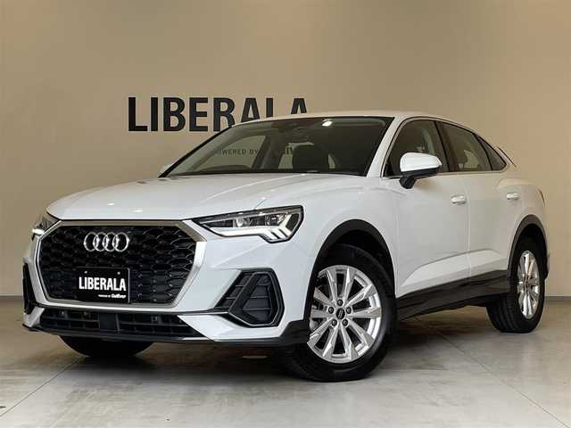 アウディ アウディ Ｑ３ スポーツバック 35TFSI 熊本県 2022(令4)年 4.2万km グレイシアホワイトメタリック ・スマートキー/・プッシュスタート/・エフェシェンシアシスト/・ハイビームアシスト/・パーキングエイド/・アダプティブドライブアシスト/・接近警告/・レーンキープアシスト/・Audhiプレセンス/・休憩の推奨/・前席パワーシート/・純正メモリナビ/　【Bluetooth・USB・AppleCarPlay・AndroidAuto】/・全方位カメラ/・ETC2.0/・バーチャルコクピット/・ドライブレコーダー(前後録画)/・パワーバックドア/・LEDヘッドランプ/・保証書/取説