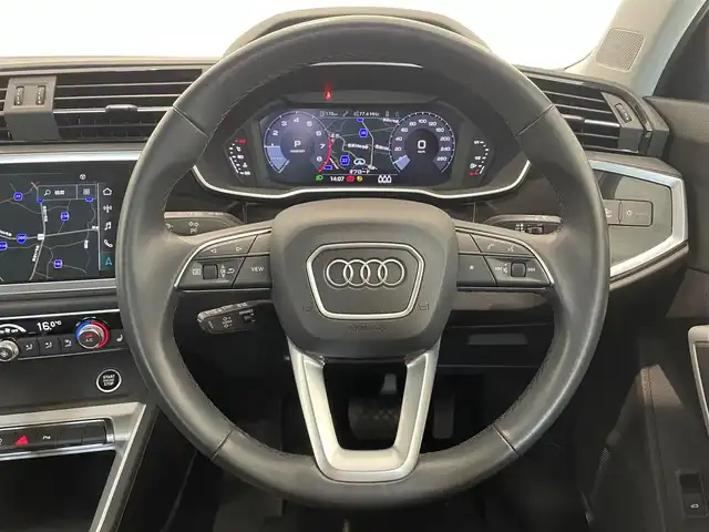 アウディ アウディ Ｑ３ スポーツバック 35TFSI 熊本県 2022(令4)年 4.2万km グレイシアホワイトメタリック ・スマートキー/・プッシュスタート/・エフェシェンシアシスト/・ハイビームアシスト/・パーキングエイド/・アダプティブドライブアシスト/・接近警告/・レーンキープアシスト/・Audhiプレセンス/・休憩の推奨/・前席パワーシート/・純正メモリナビ/　【Bluetooth・USB・AppleCarPlay・AndroidAuto】/・全方位カメラ/・ETC2.0/・バーチャルコクピット/・ドライブレコーダー(前後録画)/・パワーバックドア/・LEDヘッドランプ/・保証書/取説