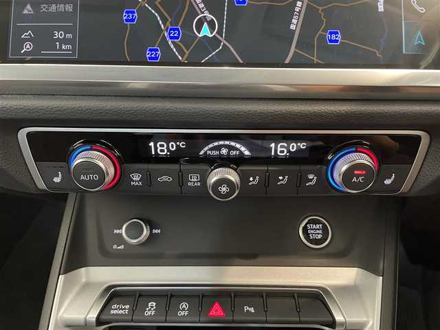 アウディ アウディ Ｑ３ スポーツバック 35TFSI 熊本県 2022(令4)年 4.2万km グレイシアホワイトメタリック ・スマートキー/・プッシュスタート/・エフェシェンシアシスト/・ハイビームアシスト/・パーキングエイド/・アダプティブドライブアシスト/・接近警告/・レーンキープアシスト/・Audhiプレセンス/・休憩の推奨/・前席パワーシート/・純正メモリナビ/　【Bluetooth・USB・AppleCarPlay・AndroidAuto】/・全方位カメラ/・ETC2.0/・バーチャルコクピット/・ドライブレコーダー(前後録画)/・パワーバックドア/・LEDヘッドランプ/・保証書/取説