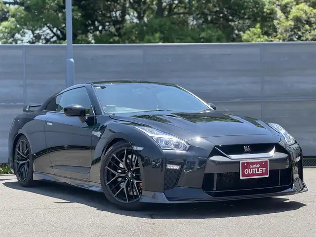 日産 ＧＴ－Ｒ ピュアエディション 三重県 2018(平30)年 5.6万km メテオフレークブラックパール カーウイングスナビゲーションシステム/・8インチワイドディスプレイ/・HDDナビ/・地デジTV/・DVD/CD/・Bluetooth/・USB端子/・ハンズフリーフォン/バックカメラ/クリアランスソナー/ブラック革/パールスエードコンビシート/前席パワーシート/社外デジタルインナーミラー型ドライブレコーダー/スーパーキャット(レーダー探知機)/クルーズコントロール/ビルトインETC/純正20インチRAYS製5本Y字スポークブラック塗装アルミホイール/RSR車高調/brembo製フロント6ポッド/リア4ポッドイエロー塗装ブレーキキャリパー/ドリルドブレーキローター/HKSレーシングサクションキット/LEDヘッドライト/・オートライト/リアフォグランプ/プッシュエンジンスタート/インテリジェントキー×2/新車時保証書