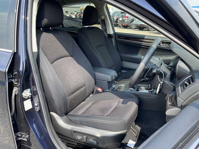 スバル レガシィ Ｂ４ ベース 新潟県 2017(平29)年 2.1万km ダークブルーパール 4WD/純正SDナビ(CN-LR820D)/CD/DVD/BT/フルセグテレビ/バックカメラ/ETC/衝突被害軽減ブレーキ/レーンキープアシスト/レーダークルーズコントロール/パワーシート/シートヒーター /ステアリングヒーター/パドルシフト/スマートキー/プッシュスタート/LEDヘッドライト/オートライト/フォグランプ/純正17インチアルミホイール/社外17インチAW冬タイヤ車載