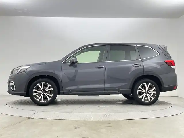 スバル フォレスター プレミアム 新潟県 2019(令1)年 3.2万km マグネタイトグレーメタリック ４WD/アイサイトセーフティプラス/純正8インチメモリナビ/　　CD/DVD/AM/FM/フルセグ/BT//　　applecarplay/androidauto/バック/サイド/フロントモニター/パワーバックドア/全車速追従機能付クルーズコントロール/LEDオートライト/ステアリング連動ヘッドライト/前席パワーシート/前席シートヒーター/運転席メモリシート/純正18インチアルミホイール付/アイドリングストップ/ステアリングスイッチ/ブラインドスポットモニター/デジタルインナーミラー/ステアリングヒーター/ドライブレコーダー/USBポート/スマートキー/ETC