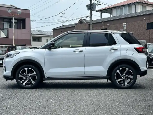トヨタ ライズ Z 福岡県 2025(令7)年 0.1万km未満 ブラックマイカメタリック/シャイニングホワイトパール ハイブリット車/登録時13KM/禁煙車/ワンオーナー/純正9インチディスプレイオーディオ/　（AM/FM/Bluetooth/フルセグTV）/バックカメラ/パノラミックビューモニター/スマートアシスト/・衝突警報機能/・衝突回避支援ブレーキ機能/・ブレーキ制御付誤発進抑制機能/・車線逸脱警報機能/・車線逸脱抑制制御機能/・路側逸脱警報機能/・ふらつき警報/・先行車発進お知らせ機能/・全車速追従機能付ACC/・レーンキープアシスト/・オートハイビーム/横滑り防止装置/オートライト/コーナーセンサー/クリアランスソナー/ブラインドスポットモニター/純正17インチアルミホイール/シートヒーター（D/N）/電格ウインカーミラー/プッシュスタート/ISOFIX/電源ソケット×1/スペアキー×1/保証書/取扱説明書/ディスプレイオーディオ取説