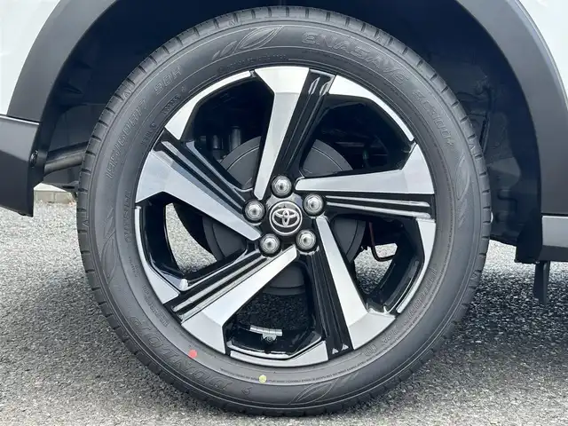 トヨタ ライズ Z 福岡県 2025(令7)年 0.1万km未満 ブラックマイカメタリック/シャイニングホワイトパール ハイブリット車/登録時13KM/禁煙車/ワンオーナー/純正9インチディスプレイオーディオ/　（AM/FM/Bluetooth/フルセグTV）/バックカメラ/パノラミックビューモニター/スマートアシスト/・衝突警報機能/・衝突回避支援ブレーキ機能/・ブレーキ制御付誤発進抑制機能/・車線逸脱警報機能/・車線逸脱抑制制御機能/・路側逸脱警報機能/・ふらつき警報/・先行車発進お知らせ機能/・全車速追従機能付ACC/・レーンキープアシスト/・オートハイビーム/横滑り防止装置/オートライト/コーナーセンサー/クリアランスソナー/ブラインドスポットモニター/純正17インチアルミホイール/シートヒーター（D/N）/電格ウインカーミラー/プッシュスタート/ISOFIX/電源ソケット×1/スペアキー×1/保証書/取扱説明書/ディスプレイオーディオ取説