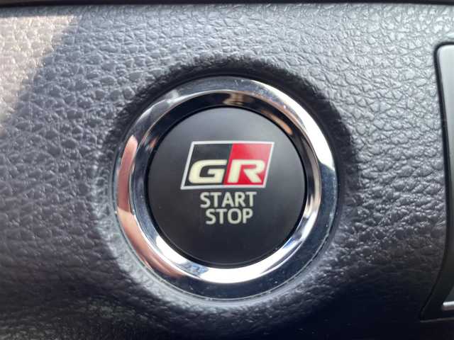 トヨタ ハリアー エレガンス GRスポーツ 熊本県 2018(平30)年 6.7万km ホワイトパールクリスタルシャイン 純正ナビ/・AM/FM/CD/SD/BT/・フルセグTV/バックカメラ/トヨタセーフティセンス/・レーンディパーチャーアラート/・レーダークルーズコントロール/・プリクラッシュセーフティ/・オートマチックハイビーム/革巻きステアリング/・ステアリングリモコン/ハーフレザーシート/・D席パワーシート/オートライト/・LEDライト/・フォグランプ/電動格納ミラー/・ウィンカーミラー/ビルトインETC/純正フロアマット/純正アルミホイール/スマートキー/・スペアキー