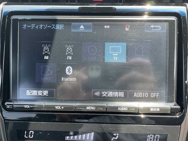 トヨタ ハリアー エレガンス GRスポーツ 熊本県 2018(平30)年 6.7万km ホワイトパールクリスタルシャイン 純正ナビ/・AM/FM/CD/SD/BT/・フルセグTV/バックカメラ/トヨタセーフティセンス/・レーンディパーチャーアラート/・レーダークルーズコントロール/・プリクラッシュセーフティ/・オートマチックハイビーム/革巻きステアリング/・ステアリングリモコン/ハーフレザーシート/・D席パワーシート/オートライト/・LEDライト/・フォグランプ/電動格納ミラー/・ウィンカーミラー/ビルトインETC/純正フロアマット/純正アルミホイール/スマートキー/・スペアキー