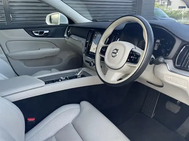 ボルボ Ｖ６０ B5 インスクリプション 三重県 2021(令3)年 4.9万km クリスタルホワイトP サンルーフ/ACC/インテリセーフ/ベージュレザー/シートベンチレーション/シートヒーター/ステアリングヒーター/純正19インチアルミ/電動リアゲート/純正ナビ/全方位カメラ/バックカメラ/フルセグTV/ETC