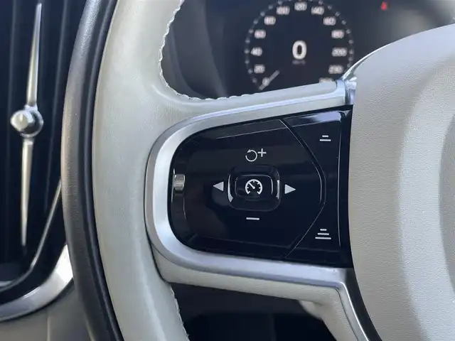 ボルボ Ｖ６０ B5 インスクリプション 三重県 2021(令3)年 4.9万km クリスタルホワイトP サンルーフ/ACC/インテリセーフ/ベージュレザー/シートベンチレーション/シートヒーター/ステアリングヒーター/純正19インチアルミ/電動リアゲート/純正ナビ/全方位カメラ/バックカメラ/フルセグTV/ETC