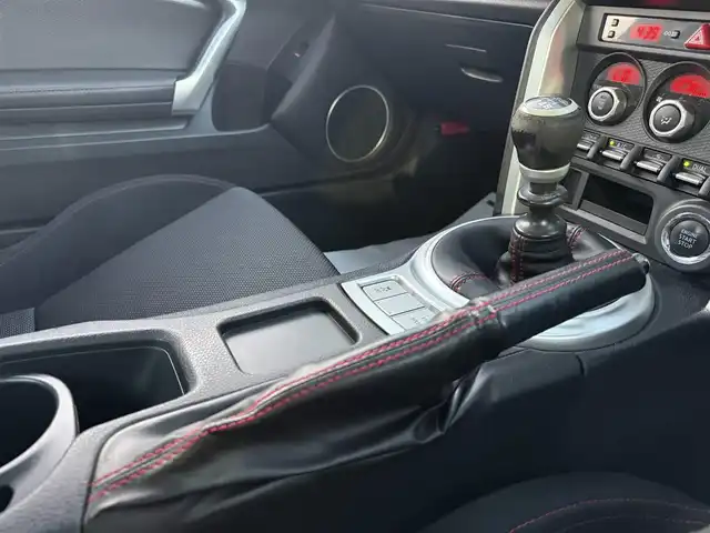 スバル ＢＲＺ S 香川県 2015(平27)年 10.2万km ダークグレーメタリック クラッチ交換済み/純正SDナビ/フルセグ/CD/DVD/Bluetooth/バックカメラ/weds17インチアルミ/キセノンヘッドライト/リアスポイラー/スマートキー/ETC