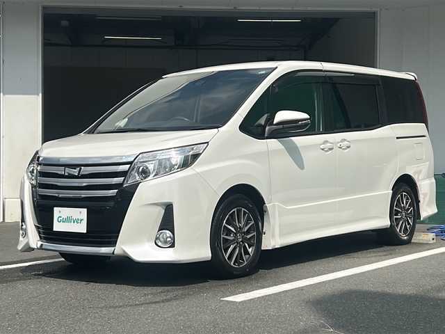 トヨタ ノア Si 京都府 2016(平28)年 2.4万km ホワイトパールクリスタルシャイン 純正９インチナビ　Ｂｌｕｅｔｏｏｔｈオーディオ　フルセグ　ＤＶＤ再生　バックカメラ　後席フリップダウンモニター　プリクラッシュセーフティ　両側パワースライドドア　ビルトインＥＴＣ　ＬＥＤヘッドライト