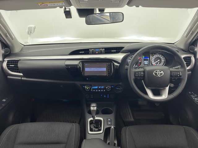 トヨタ ハイラックス Z 熊本県 2021(令3)年 4.8万km スーパーホワイトⅡ 禁煙車/衝突被害軽減ブレーキ/純正ナビTV/（NSZT-W68T/CD/DVD/Bluetooth/フルセグTV)/純正バックカメラ/純正ドライブレコーダー/純正OP/GRサイドステップ/純正OP/GRスポーツバー/純正LEDオートライト/純正LEDフォグ/純正17インチアルミ/純正フロアマット/アダプティブクルーズコントロール/レーンディパーチャーアラート/クリアランスソナー/ダウンヒルアシストコントロール/オートエアコン/本革巻ハンドル/オート電動格納ミラー/スマートキー/プッシュエンジンスタート/新車時保証書/取扱い説明書