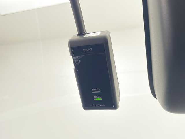 トヨタ ハイラックス Z 熊本県 2021(令3)年 4.8万km スーパーホワイトⅡ 禁煙車/衝突被害軽減ブレーキ/純正ナビTV/（NSZT-W68T/CD/DVD/Bluetooth/フルセグTV)/純正バックカメラ/純正ドライブレコーダー/純正OP/GRサイドステップ/純正OP/GRスポーツバー/純正LEDオートライト/純正LEDフォグ/純正17インチアルミ/純正フロアマット/アダプティブクルーズコントロール/レーンディパーチャーアラート/クリアランスソナー/ダウンヒルアシストコントロール/オートエアコン/本革巻ハンドル/オート電動格納ミラー/スマートキー/プッシュエンジンスタート/新車時保証書/取扱い説明書