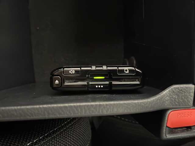 トヨタ ハイラックス Z 熊本県 2021(令3)年 4.8万km スーパーホワイトⅡ 禁煙車/衝突被害軽減ブレーキ/純正ナビTV/（NSZT-W68T/CD/DVD/Bluetooth/フルセグTV)/純正バックカメラ/純正ドライブレコーダー/純正OP/GRサイドステップ/純正OP/GRスポーツバー/純正LEDオートライト/純正LEDフォグ/純正17インチアルミ/純正フロアマット/アダプティブクルーズコントロール/レーンディパーチャーアラート/クリアランスソナー/ダウンヒルアシストコントロール/オートエアコン/本革巻ハンドル/オート電動格納ミラー/スマートキー/プッシュエンジンスタート/新車時保証書/取扱い説明書