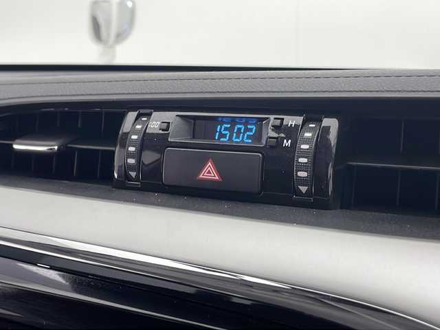 トヨタ ハイラックス Z 熊本県 2021(令3)年 4.8万km スーパーホワイトⅡ 禁煙車/衝突被害軽減ブレーキ/純正ナビTV/（NSZT-W68T/CD/DVD/Bluetooth/フルセグTV)/純正バックカメラ/純正ドライブレコーダー/純正OP/GRサイドステップ/純正OP/GRスポーツバー/純正LEDオートライト/純正LEDフォグ/純正17インチアルミ/純正フロアマット/アダプティブクルーズコントロール/レーンディパーチャーアラート/クリアランスソナー/ダウンヒルアシストコントロール/オートエアコン/本革巻ハンドル/オート電動格納ミラー/スマートキー/プッシュエンジンスタート/新車時保証書/取扱い説明書