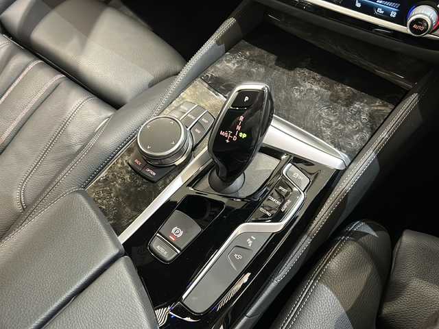ＢＭＷ ５４０ｉ xDrive ツーリング Mスポーツ 新潟県 2020(令2)年 5万km アルピンホワイトⅢ オプション/セレクト・パッケージ/・電動ガラス・サンルーフ/・サン・プロテクション・ガラス/・harman/kardon /標準装備/パーキング・アシスト・プラス/・アクティブPDCパーク・ディスタンス・コントロール/・パーキング・アシスト/・リバース・アシスト/ドライビング・アシスト・プロフェッショナル/・アクティブ・クルーズ・コントロール（ストップ&ゴー機能付）/・ステアリング&レーン・コントロール・アシスト/・レーン・ディパーチャー・ウォーニング/・レーン・チェンジ・ウォーニング /・高速道路渋滞時ハンズ・オフ・アシスト/・レーン・チェンジ・アシスト/黒革レザーシート/シートヒーター/オートマチックテールゲート/アンビエントライト/ドライブレコーダー/ETC