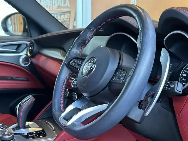 アルファロメオ ステルヴィオ 2.0ターボ Q4 ヴェローチェ 宮城県 2022(令4)年 3.4万km 白 アダプティブクルーズコントロール/ブラインドスポットアシスト/レーンキープアシスト/harman/kardonサウンドシステム/純正ナビゲーションシステム/フルセグTV/バックカメラ/レッドレザーシート/シートヒーター/パワーシート/キセノンヘッドライト/オートマチックハイビーム/スマートキー/パワーバックドア/純正20インチAW/ルーフレール/ステアリングスイッチ/パドルシフト/前後ドライブレコーダー