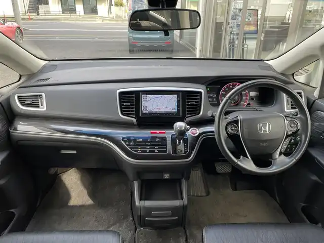 ホンダ オデッセイ アブソルート 埼玉県 2015(平27)年 10.4万km プレミアムヴィーナスブラックP (株)IDOMが運営する【じしゃロン鳩ヶ谷店】の自社ローン専用車両になりますこちらは現金またはオートローンご利用時の価格です。自社ローンご希望の方は別途その旨お申付け下さい/ホンダセンシング/  衝突軽減ブレーキ〈CMBS〉/  誤発進抑制機能/  LKAS〈車線維持支援システム〉/  路外逸脱抑制機能/  ACC〈アダプティブ・クルーズ・コントロール〉/純正ナビ　/　AM/FM/CD/DVD/BT/フルセグTV/バックカメラ　/フリップダウンモニター　/両側パワースライドドア　/パドルシフト　/ステアリングスイッチ　/デュアルエアコン　/キャプテンシート　/オットマン（２列目）/ビルトインＥＴＣ/フォグランプ/プッシュスタートボタン/スマートキー×2/ドアバイザー/電動格納式ウィンカーミラー/保証書